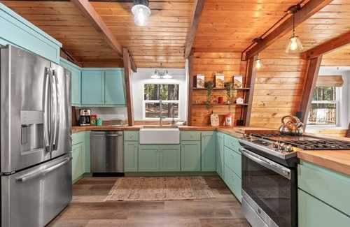 Nevada City Cabin | Serene pine forest basecamp in marvelous Nevada City with WiFi, AC