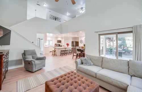 Pine Mountain Club House | Serene Pine Mountain Club Home w/Pool Access!