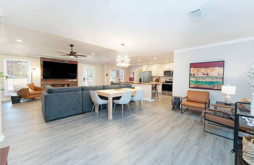 Tuscaloosa House | Serene Private Pool, Outside55"TV,Grill,Cornhole,85"TVoverfireplace 15 Min to UA