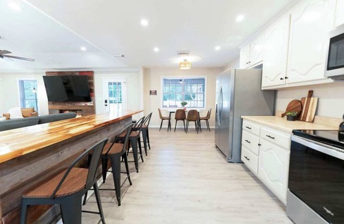 Tuscaloosa House | Serene Private Pool, Outside55"TV,Grill,Cornhole,85"TVoverfireplace 15 Min to UA
