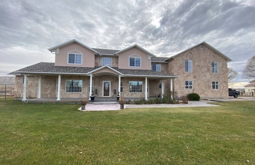 Sevier County House | Serene Ranch House