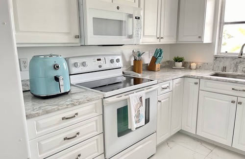 Englewood House | Serene Retreat - 5 mins to Beach, with Beach Gear, Firepit, Bicycles