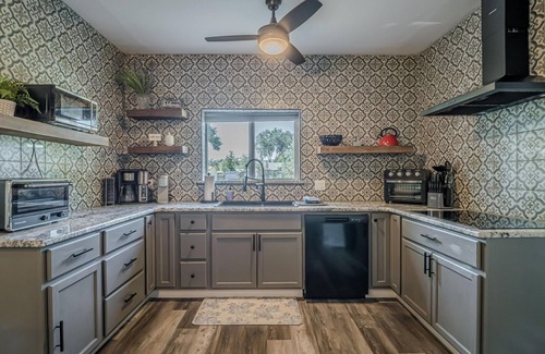 Fruita House | Serene Retreat: Darts, Pool Table & Hot Tub!