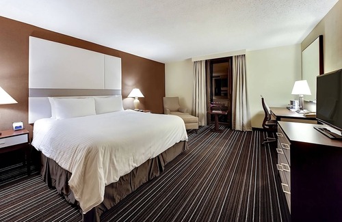 Atlanta Hotel | Serene Retreat Near Cobb Galleria! Pet-friendly Property, Outdoor Pool!
