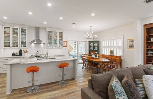 East Beach House | Serene Retreat on East Beach sleeps 6 guests