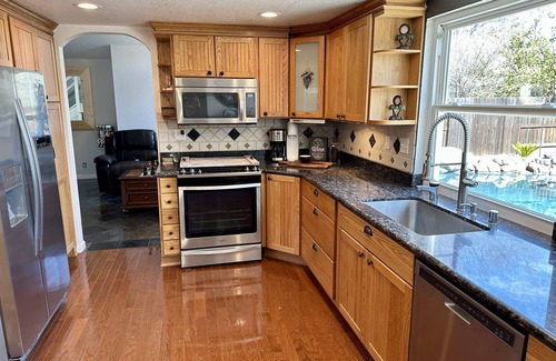Nut Tree House | Serene Retreat: W/Waterfall Pool, Proximity to Shopping & Gastronomic Delights.
