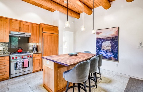 La Tierra House | Serene retreat with mountain views, grill, fireplace, & board games - dogs ok