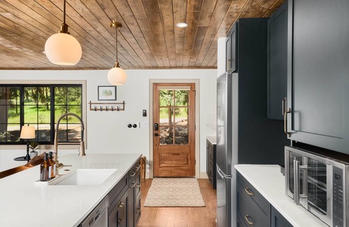 Cascade Cabin | Serene Riverhouse Getaway: Outdoor Shower, Hot Tub, & Cozy Fire Pit