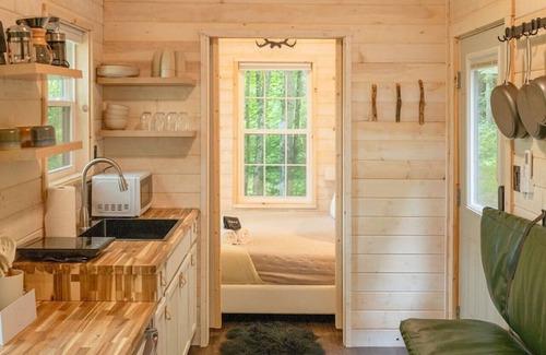 Sylva House | Serene, Romantic Getaway, Outdoor Shower, and Hiking!