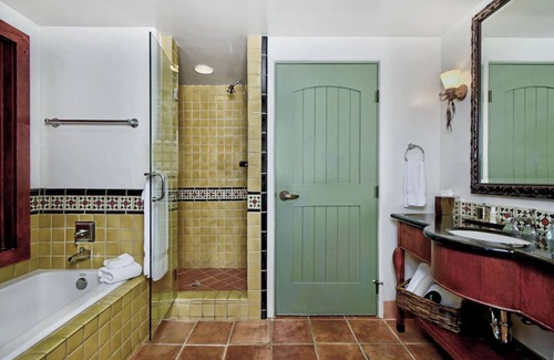 Los Gatos Hotel | Serene Room with Outdoor Pool & Free Parking, Near Silicon Valley