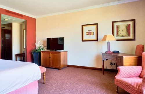 Cebreros Hotel | Serene Room with Stunning Views Near World Heritage Ávila