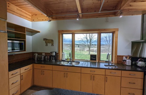 Athens Other | Serene Rural Retreat w/Stunning Views - Just a short drive from hiking and OU!