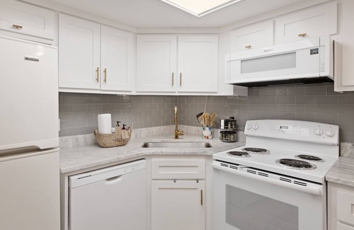 South Padre Island Condo | Serene sanctuary steps from the beach, mini-bunk bedroom, beach gear included
