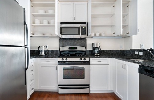 Santa Clara Apartment | Serene Santa Clara 1BR w/Gym, Pool & W/D, nr tech HQs, by Blueground