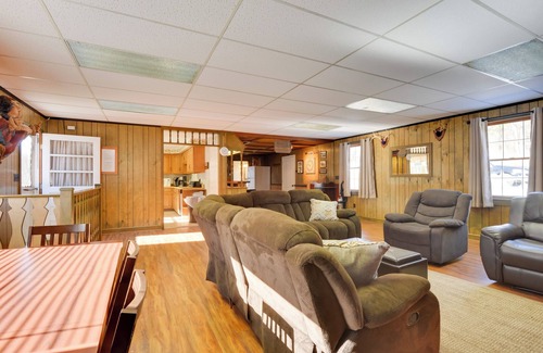 Saxton House | Serene Saxton Lodge: 7 Mi to Lake Raystown!