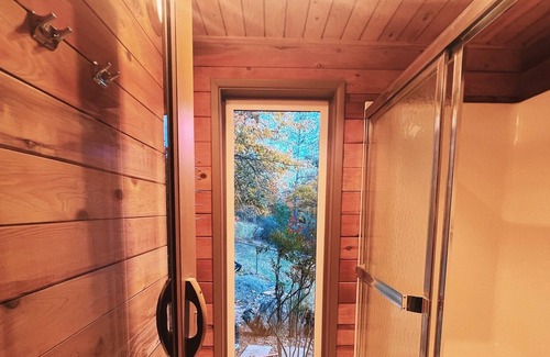 Eagle Point House | Serene Shasta Hilltop Escape w/private jacuzzi and sauna.