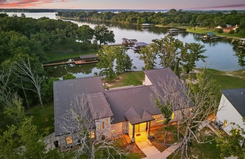 Malakoff House | Serene Shores: Lake Front- Pool & Hot Tub