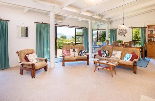 Anakiwa House | Serene Sounds - Anakiwa Holiday Home