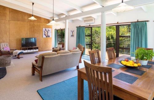 Anakiwa House | Serene Sounds - Anakiwa Holiday Home
