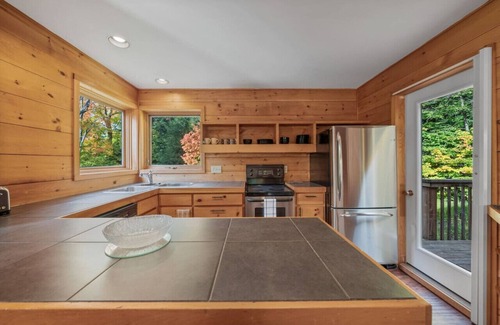Clearview Ski Chalet | Serene Spacious Home in Beautiful Creemore