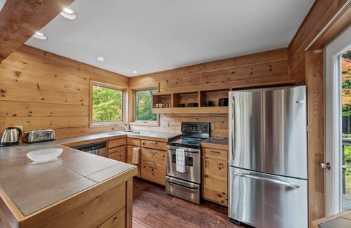 Clearview Ski Chalet | Serene Spacious Home in Beautiful Creemore
