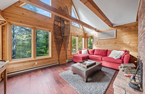 Clearview Ski Chalet | Serene Spacious Home in Beautiful Creemore