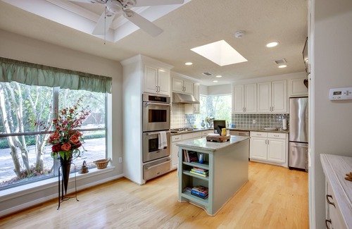 Grogan's Mill House | Serene + Spacious Spring Home w/Forest Views!