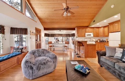 Big Bear Cabin | Serene Splendor Retreat in Big Bear | Ultra-Modern Chalet w/Hot Tub