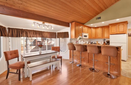Big Bear Cabin | Serene Splendor Retreat in Big Bear | Ultra-Modern Chalet w/Hot Tub