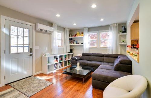 Points House | Serene Springfield Retreat on 6 Acres with Hot Tub!