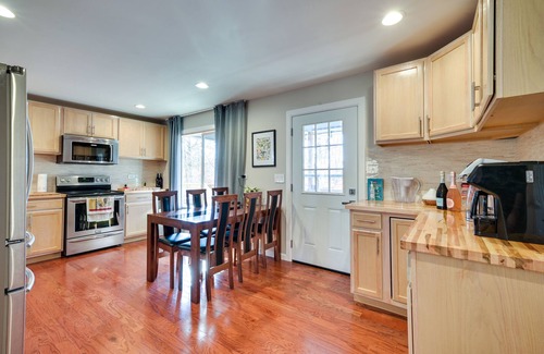 Points House | Serene Springfield Retreat on 6 Acres w/Hot Tub!