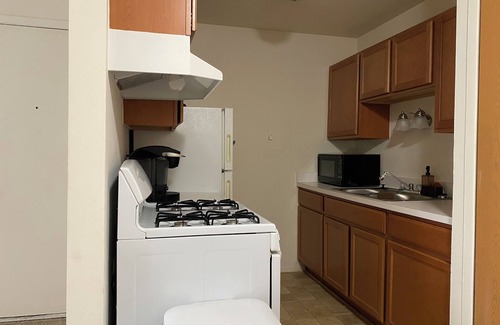 Wixom Apartment | Serene Stay:Near Freeways & City Excitement