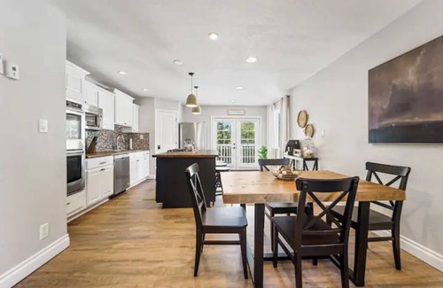 Monument Apartment | Serene Stay w/Mountain Views in Downtown Monument