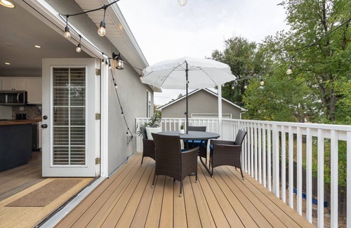 Monument Apartment | Serene Stay w/Mountain Views in Downtown Monument