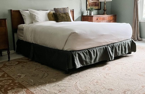 Marietta House | Serene Stay With Amazing Mountain View Near Park