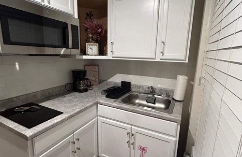 East Tampa Apartment | Serene studio