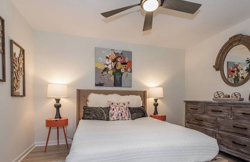 Crabtree Apartment | Serene & Stylish 2-Bedroom House Within Walking Distance of Crabtree Valley Mall