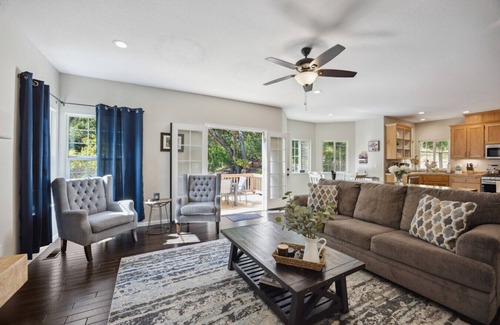 Sonoma House | Serene, Stylish, and Spacious 3BD 2BA House Near Wineries