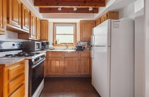 Santa Fe House | Serene, Stylish, Central Pied-à-terre With Lots of Light & Tall Ceilings