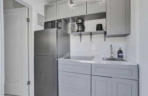 Ives Estates Bed & Breakfast | Serene Suite Near Aventura