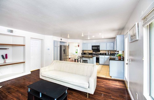 Corona House | Serene Summer Retreat in the Heart of Towergrove - Perfect for Families #41276