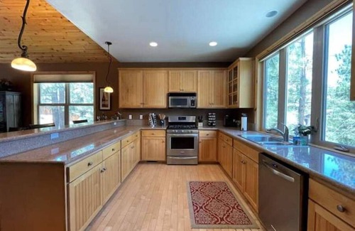 Big Bear Lake House | Serene Summit Chalet- Ski-In&Out + Hot Tub