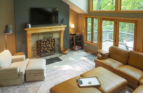 Suttons Bay House | Serene Suttons Bay Home with Fire Pit and Wooded Yard