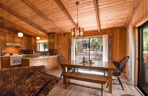 Truckee House | Serene Tahoe Donner Cabin mins to Lake, Ski, Golf
