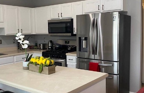 Buford House | Serene Townhouse ensuite basement King bed, 1.5 bath, No Shared space