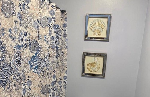 Buford House | Serene Townhouse ensuite basement King bed, 1.5 bath, No Shared space