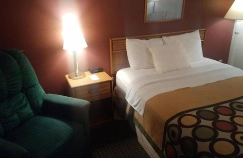 Wautoma Hotel | Serene Unit Near Airport, Nordic Mountain + Parking Included