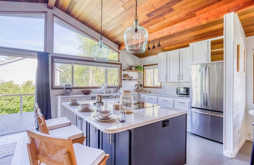 Arch Cape House | Serene, Updated Home Half-Block to Arch Cape Beach has Furnished Deck, Hot Tub!