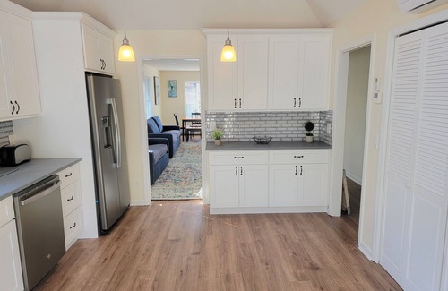 Greenwich Apartment | Serene upstairs apt. Walk to town, train, & beach ferry!