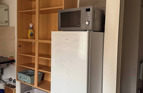 Brunel Apartment | Serene Uxbridge Retreat with Central Heating & Free Parking